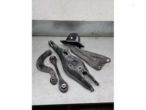 Draagarm links-achter-8282910